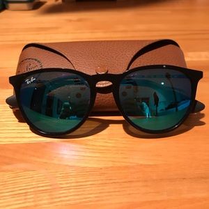 Ray-Ban Women’s Erika Classic Sunglasses